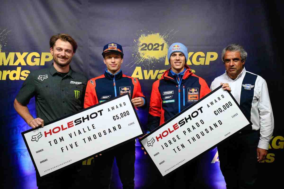 Мотокросс: гонщики KTM забрали награды FOX Holshot Award 2022